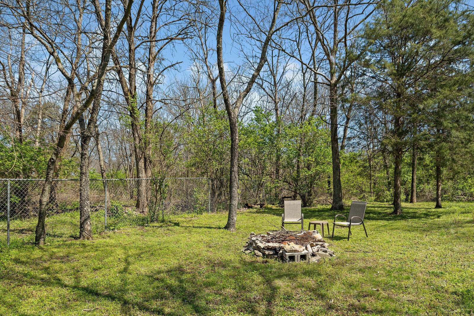 Building Photo - 221 Hillcrest Dr