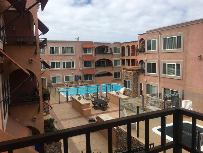 Building Photo - 1 Bedroom Condo in North Pacific Beach!