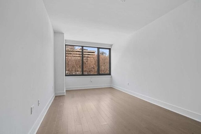 Building Photo - 9 Ave at Port Imperial