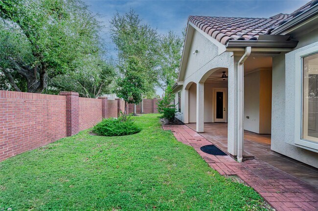 Building Photo - 4222 Stonebrook Ln