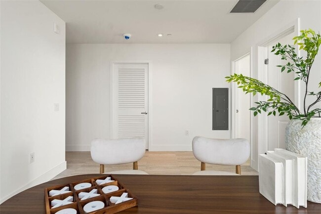 Building Photo - 3015 S Ysabella Ave