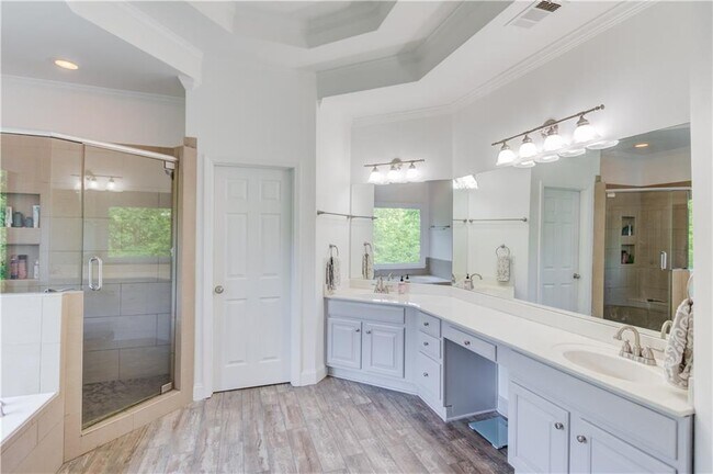 Building Photo - 2870 Roanoke Rd