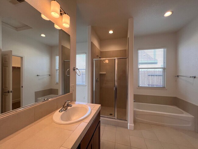 Building Photo - Spacious 3 bedroom home in Fernley