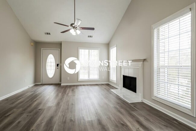 Building Photo - 3 Bedroom Pet-Friendly Home in FLOWERY BRA...