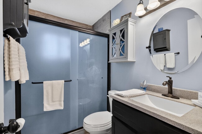 Building Photo - 2010 SW 6th Ave