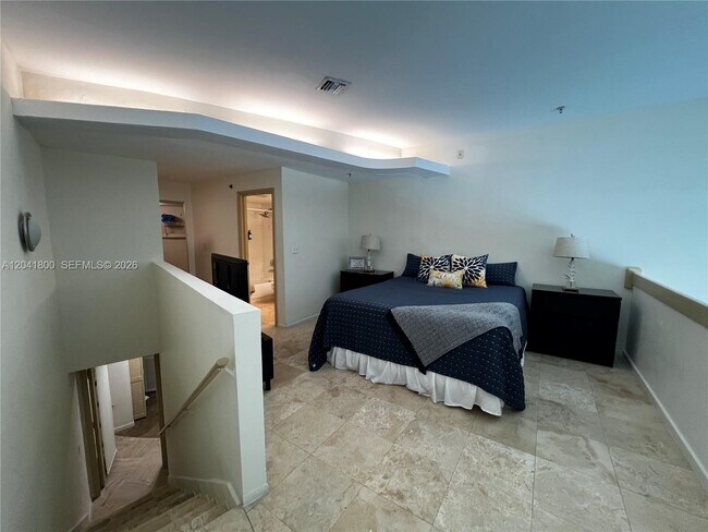 Building Photo - 5445 Collins Ave