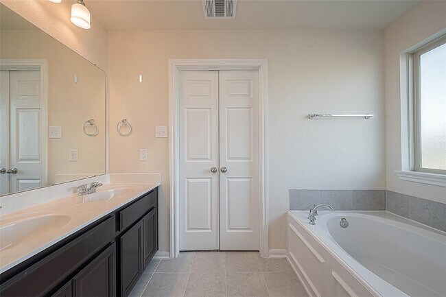 Building Photo - 26030 Drover Sky Ct