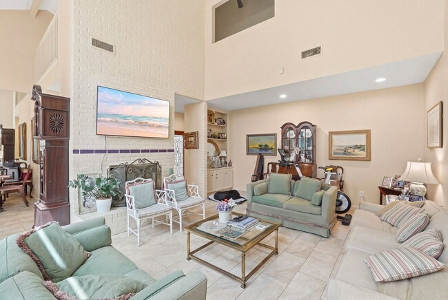 Building Photo - 10125 Valley Forge Dr