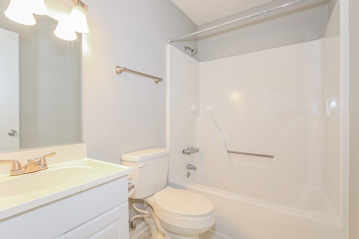 Building Photo - 1827 Covington Pl