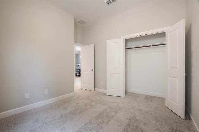 Building Photo - 18419 Palmetto Vw Dr