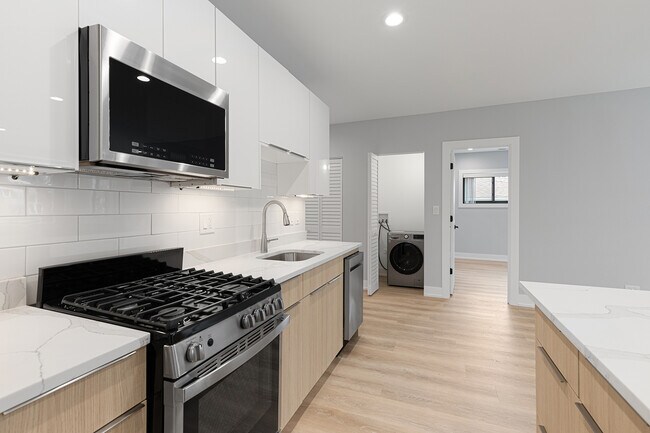 Building Photo - 1548 W Juneway Terrace