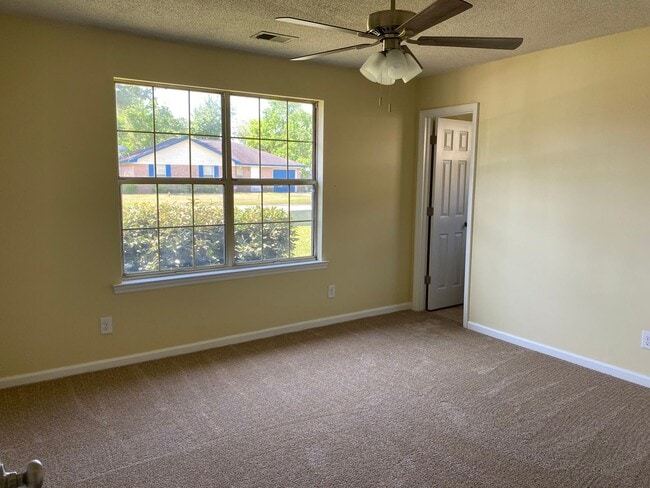 Building Photo - $500.O0 OFF MOVE IN SPECIAL!!