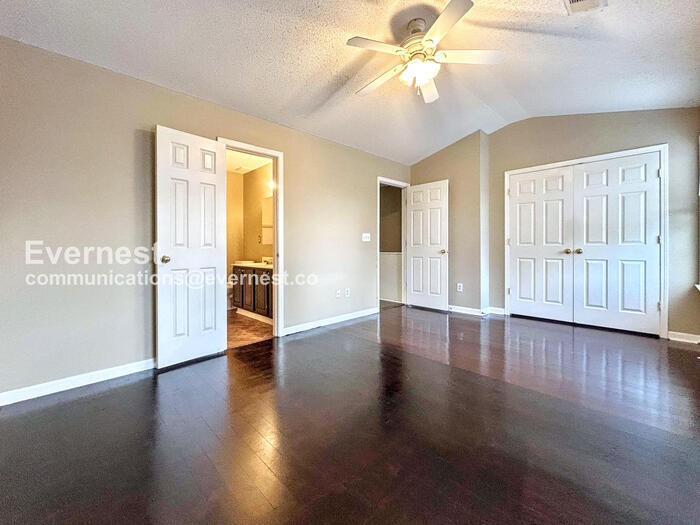 Building Photo - 2521 Heyoak Ct