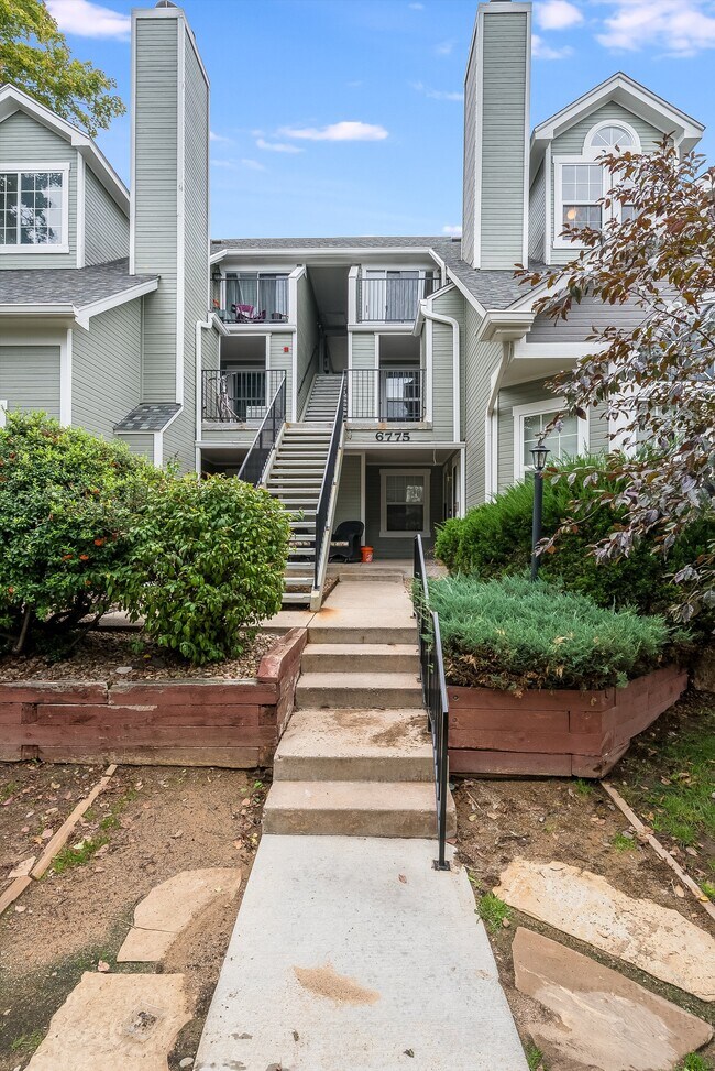 Building Photo - 6775 S Ivy St