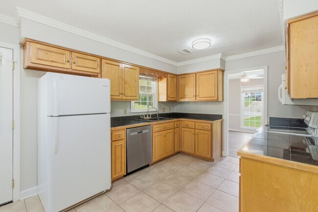 Building Photo - Renovated North Columbus Home with Fenced Yard!