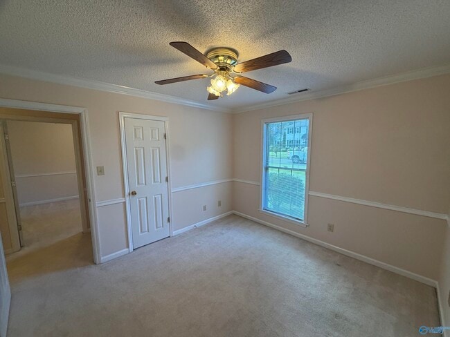 Building Photo - 701 Rigel Dr SW