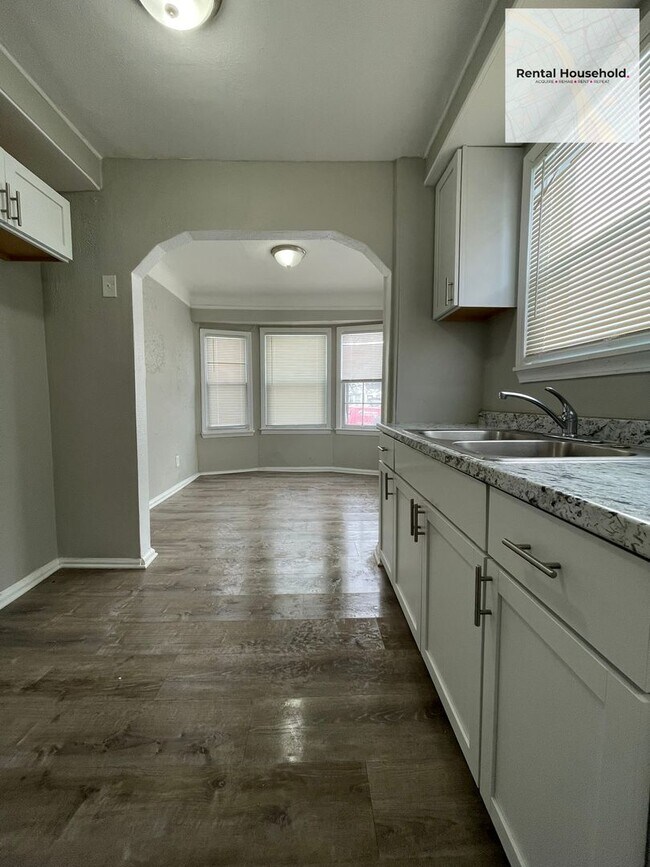 Building Photo - Newly Renovated 3-Bedroom Bungalow