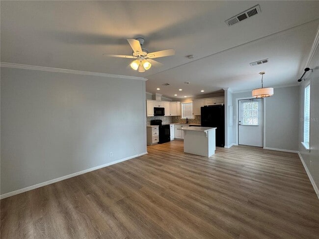 Building Photo - 3217 Old Tampa Hwy