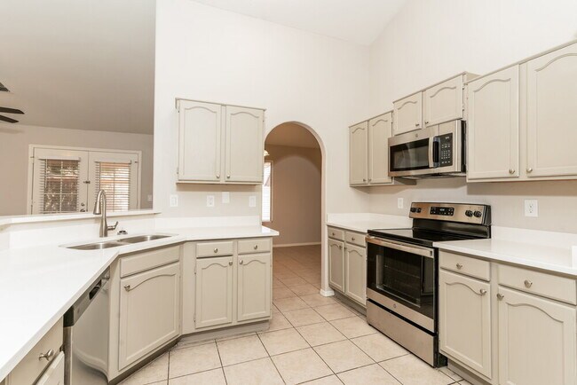 Building Photo - 7580 W San Miguel Ave