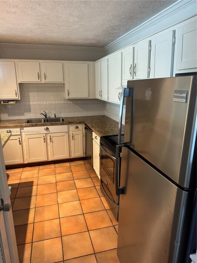 Building Photo - 14820 Naranja Lakes Blvd