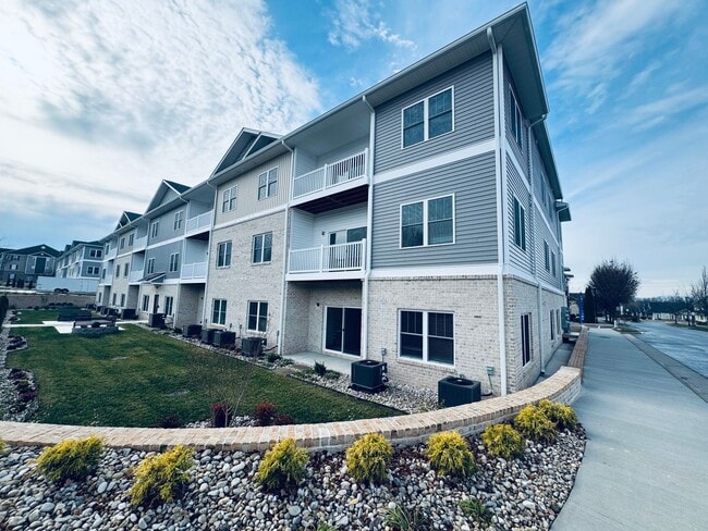 Building Photo - THE CROWN AT CORNERSTONE - EXTRA LARGE UNIT