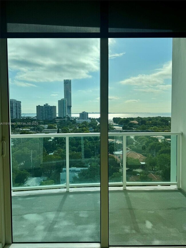 Building Photo - 2525 SW 3rd Ave