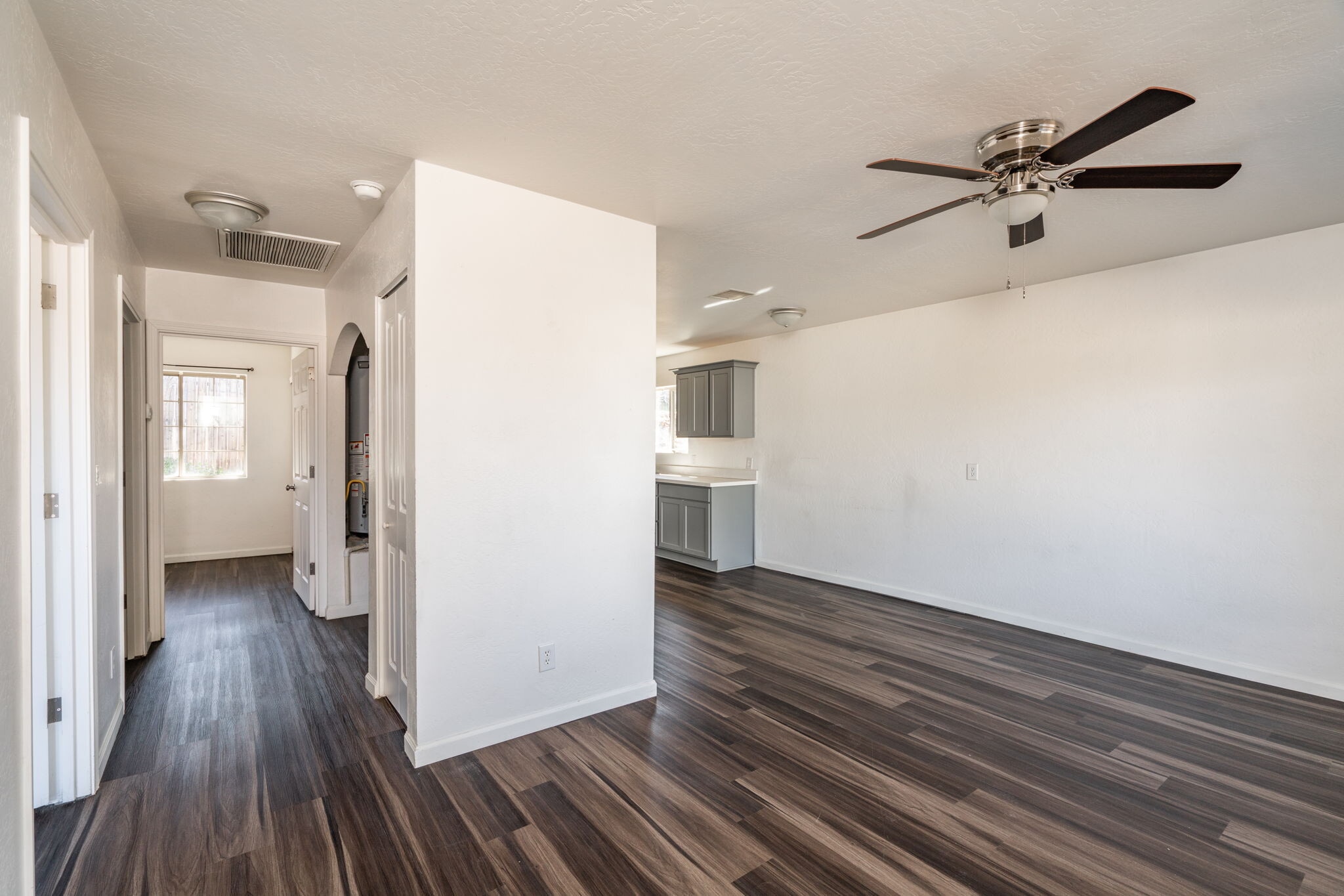 Building Photo - 408 w hillside ave