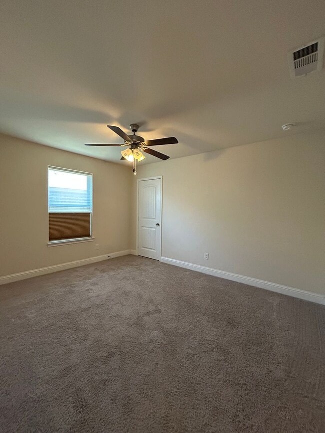 Building Photo - Beautiful 4 Bedroom Home in Northpark!