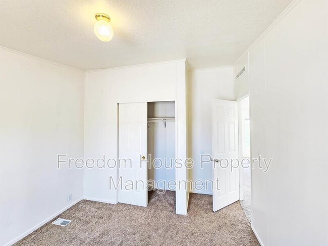 Building Photo - 1781 Baradonna Rd