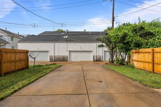Building Photo - 5783 McPherson Ave