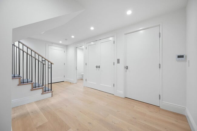 Building Photo - 1074 Filbert St