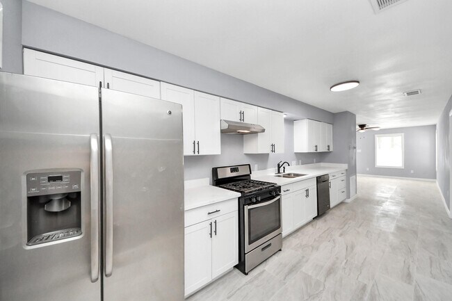 Building Photo - 5103 Karu Dr