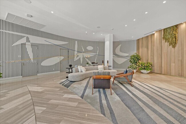 Building Photo - 2821 S Bayshore Dr