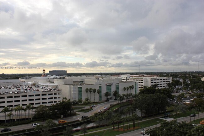 Building Photo - 19501 W Country Club Dr