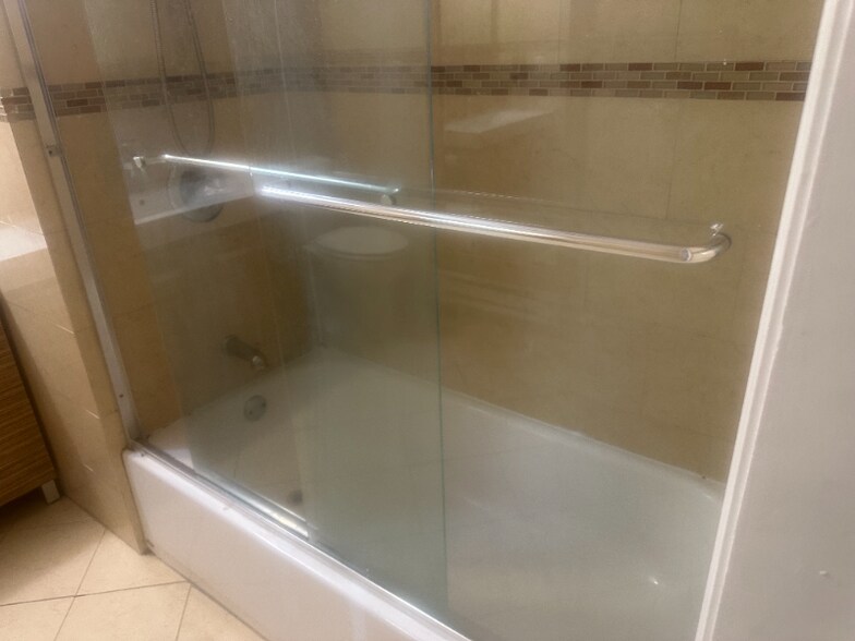 Building Photo - 529 54th St