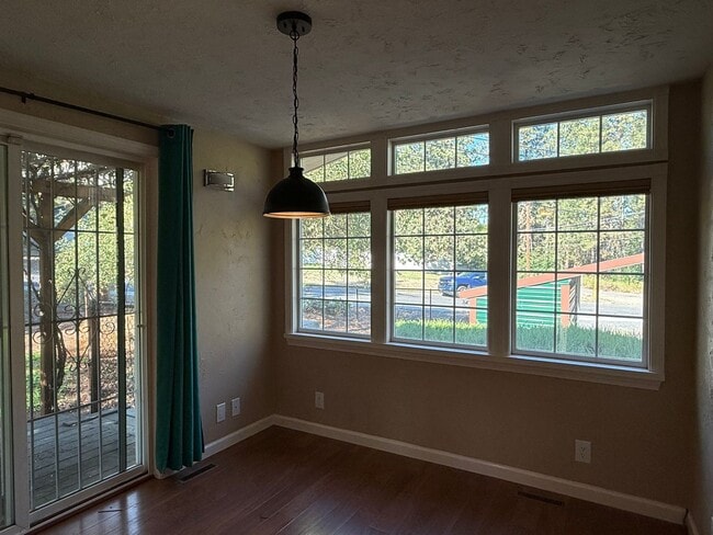 Building Photo - Beautiful 1 bed 1 bath home close to Spoka...