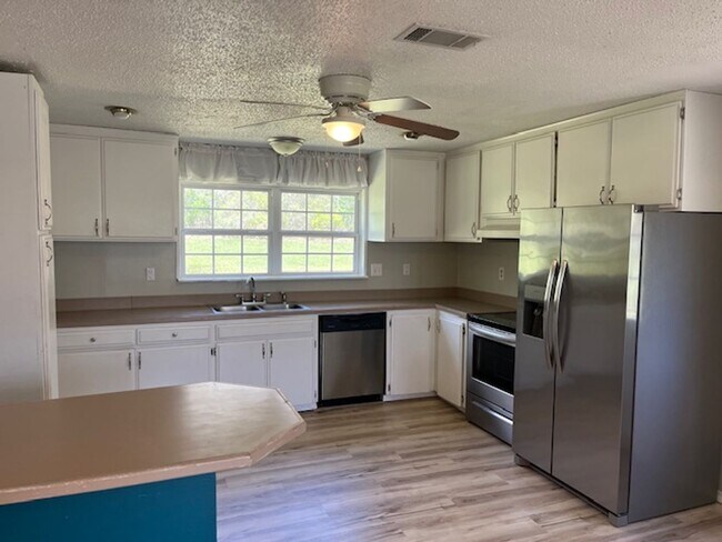 Building Photo - Come take a look at this 3-bedroom 2-bath home in Dover.