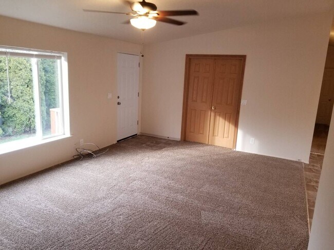 Building Photo - Pet Friendly 4 bedroom 2 bath home with a carport near Albany, OR