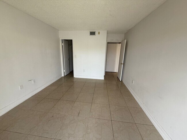 Building Photo - 5200 NW 31st Ave