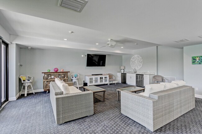 Building Photo - 145 S Ocean Ave