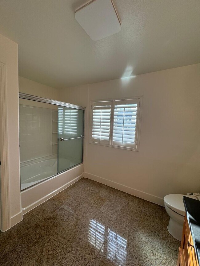 Building Photo - 13358 Ramona Blvd