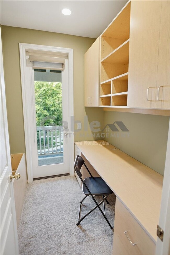 Building Photo - 26925 Carmelita Dr
