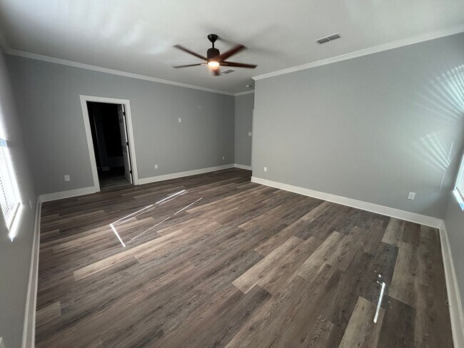 Building Photo - 5 bedrooms!! Remodeled top to bottom!