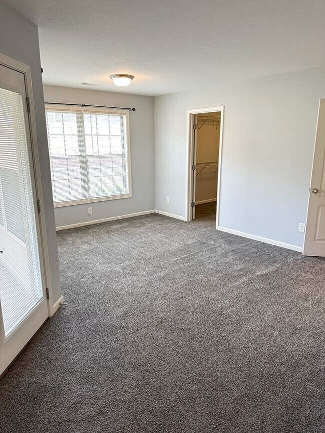 Building Photo - Stunning 5 bedroom 3.5 bath home in the highly desirable Rocky Hill area