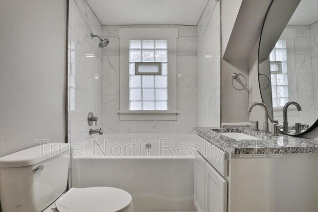 Building Photo - 628 E Whittier St