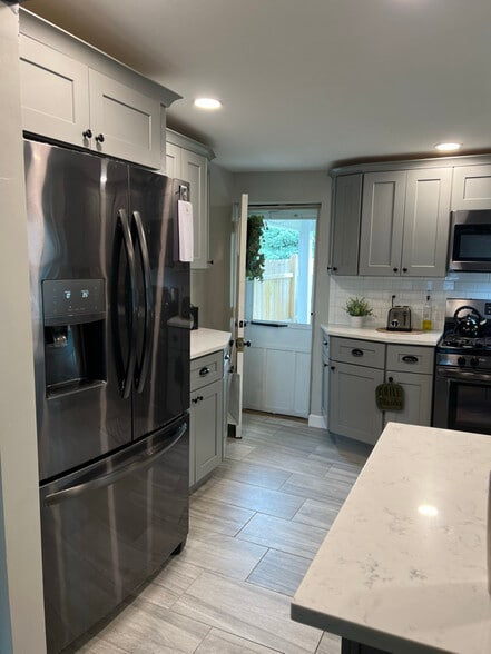 Building Photo - 2633 Fillmore St