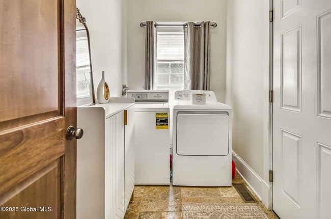 Building Photo - 20 Heather Ridge Rd