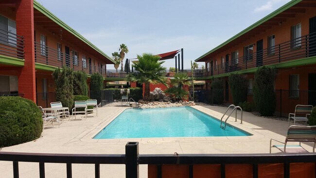 Building Photo - 2333 E Glenn St