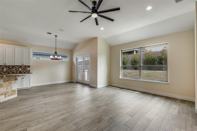 Building Photo - 156 Greg Ln