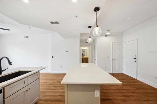 Building Photo - 501 Knights Run Ave